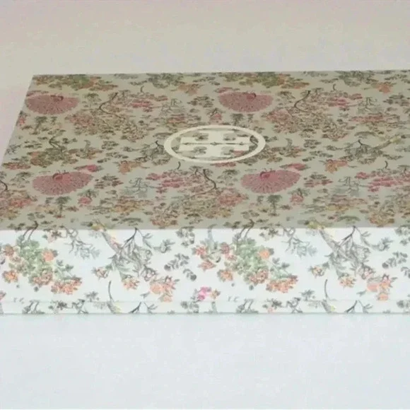 Tory Burch Accessories Ribbed Merino Mittens And Hat Cream/White Size: Os - Picture 6 of 7